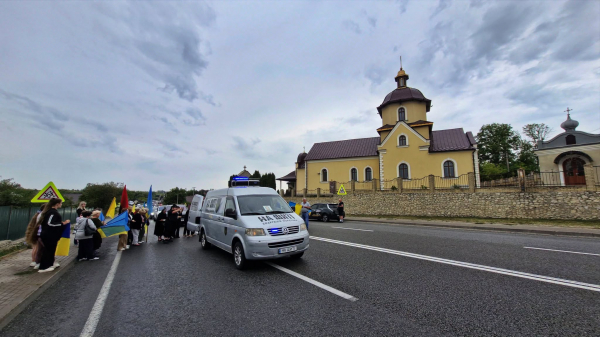 «Ми не можемо і не повинні робити все самі»: волонтери закликали громади Тернопільщини долучатися до супроводу полеглих воїнів (фото)