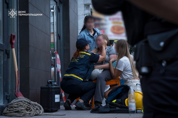 У Тернополі через обвал ґрунту в траншеї загинули двоє людей (фото)