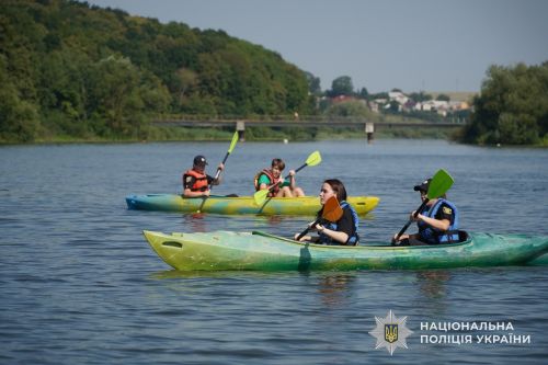 Дітям загиблих і безвісти зниклих поліцейських у Тернополі влаштували водний відпочинок (фото)