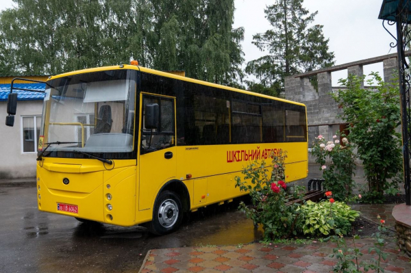 Козівський ліцей імені Володимира Герети отримав новий шкільний автобус (фото)