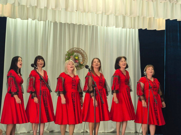 35 років береже лемківську пісню: на Чортківщині відзначили ювілей народного ансамблю (фото)