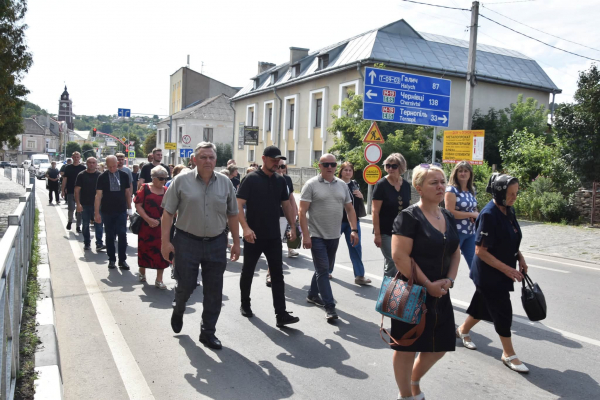 Теребовлянська громада попрощалася з 23-річним захисником Андрієм Іскоростенським (фото)