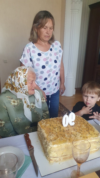 Жителька Пробіжної Ольга Процків відзначила 90-річний ювілей: виховала чотирьох дітей, має 9 онуків та 12 правнуків (фото)