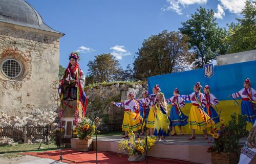 Кількаметрову «Берегиню» Олега Шупляка презентували у Бережанському замку (фото, відео)