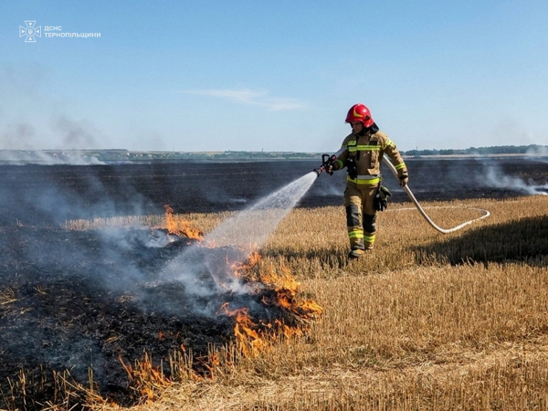 У будинку культури на Бандери в Тернополі спалахнула пожежа (фото)