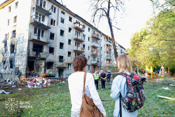 9 людей загинули, ще 28 – постраждали внаслідок російської балістичної атаки на Київ (фото)
