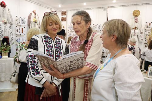 У Тернополі відкрили «ЕтноДНК Тернопілля»: представили 93 вишивані орнаменти з 37 громад (фото)