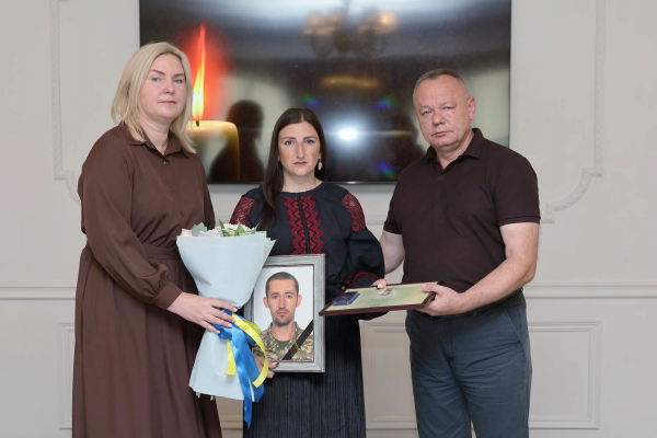 Державні та військові нагороди вручили родинам 40 полеглих воїнів на Тернопільщині (фото)