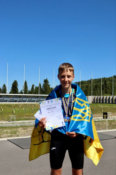 Золото Чемпіонату України: юний біатлоніст зі Збаража Юрій Цвях переміг у спринті (фото)