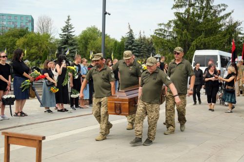Тернополяни попрощалися із 29-річним воїном «Правого сектора» Олегом «Дубом» Шелетином (фото)
