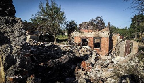 Загинули 10 людей: росія вдарила по селищу Печеніги на Харківщині (відео)