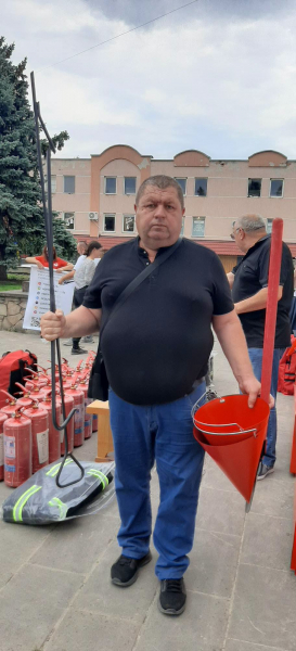 Вогнегасники, каски та захисні костюми: пожежні команди Збаражчини отримали допомогу (фото)