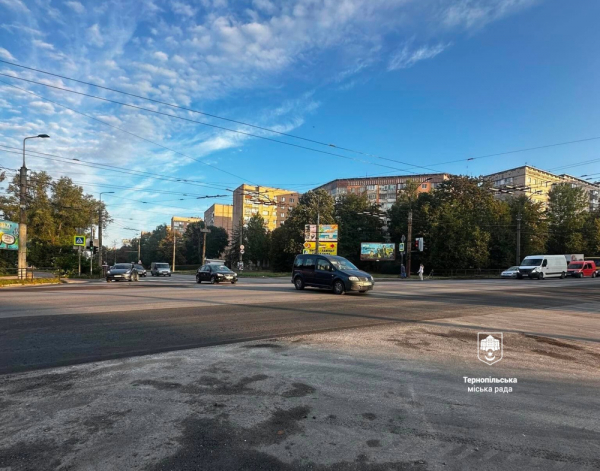 Відремонтували дорогу на перехресті в Тернополі (ФОТО)