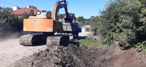У Вишнівці розпочали роботи, які мають захистити понад 20 будинків і 4 гектари угідь від підтоплення (фото)