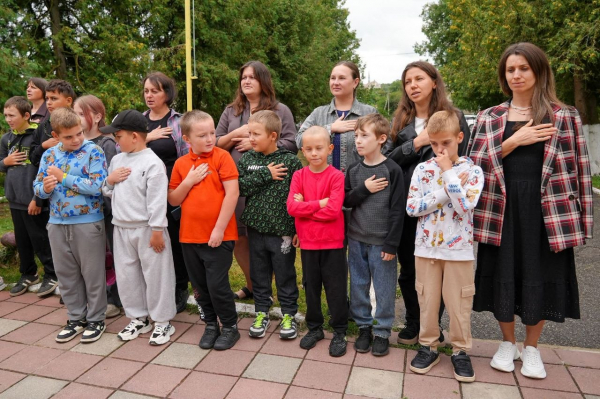 Понад 30 дітей із трьох сіл підвозитимуть новим автобусом до школи на Теребовлянщині (фото)