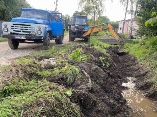 У Вишнівці розпочали роботи, які мають захистити понад 20 будинків і 4 гектари угідь від підтоплення (фото)