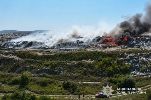 Ліквідовують осередки тління: з’ясовують обставини пожежі на сміттєзвалищі у Малашівцях