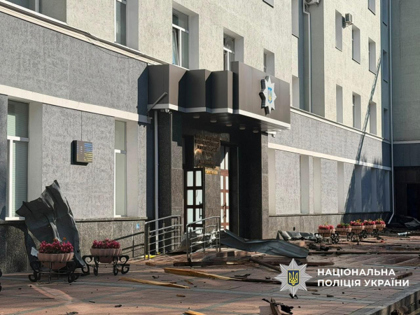 У Житомирі російські дрони вдарили по будівлі Нацполіції: загинули двоє поліцейських (фото)