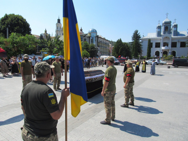 Кременецька громада зустріла полеглого воїна (фото)