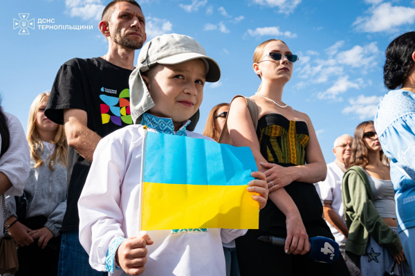 З нагоди Дня Незалежності у Тернополі відзначили рятувальників (фото)