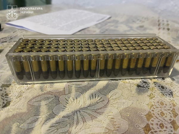 Гранати, патрони, рушниці: на Тернопільщині викрили 4 осіб у незаконному зберіганні зброї (фото)