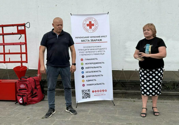 Вогнегасники, каски та захисні костюми: пожежні команди Збаражчини отримали допомогу (фото)