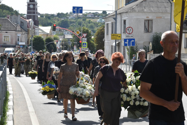 Теребовлянська громада попрощалася з 23-річним захисником Андрієм Іскоростенським (фото)