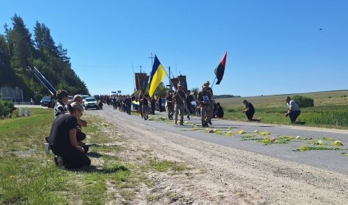На колінах Зборівщина зустріла полеглого воїна Ігоря Чорного (фото)