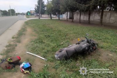 Водій ВАЗу врізався у мотоцикліста: аварія з потерпілими на Лановеччині