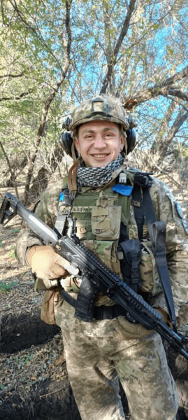 Брав із собою на фронт пастельні фарби й малював: історія художника-військового з Тернопільщини (фото)