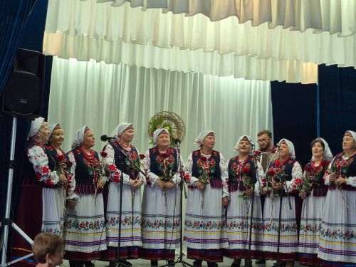 35 років береже лемківську пісню: на Чортківщині відзначили ювілей народного ансамблю (фото)