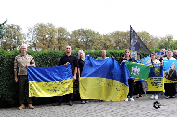 У Заліщиках провели автопробіг на підтримку родин зниклих безвісти (фото)
