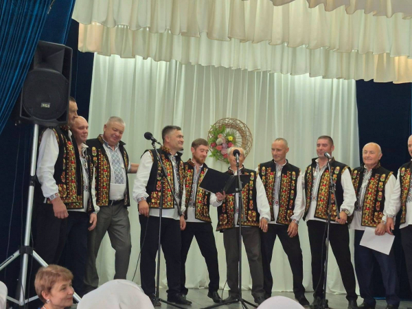 35 років береже лемківську пісню: на Чортківщині відзначили ювілей народного ансамблю (фото)