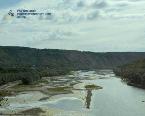 Історичний мінімум: за 131 рік спостережень у Заліщиках зафіксували найнижчий рівень води у Дністрі (фото)