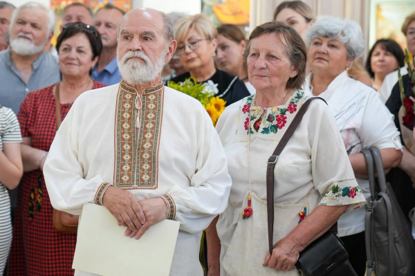 Понад 140 картин в одному місці: у Тернополі відкрили виставку до 75-річчя художника Богдана Ткачика (фото)