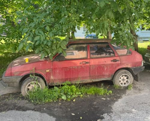 У Тернополі виявили два занедбані автомобілі: власників просять зголоситися (фото)