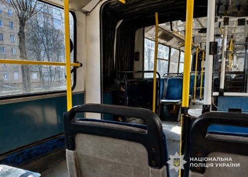 Залишила сумку в тролейбусі без нагляду: в Тернополі у жінки вкрали гроші та документи