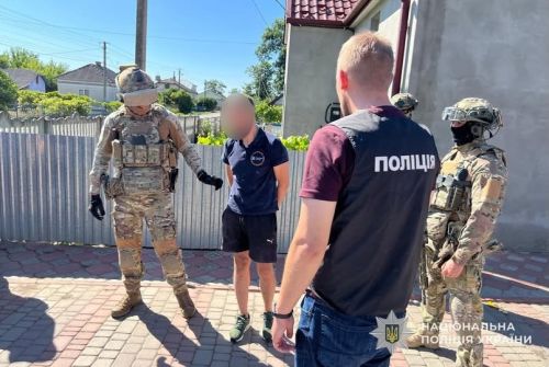 Обіцяв «вирішити» ВЛК і звільнення зі служби за 7 тисяч доларів: на Тернопільщині затримали 27-річного чоловіка (фото)