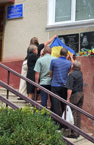 На Бережанщині освятили меморіальну дошку Герою України – п'ятому серед випускників школи (фото)