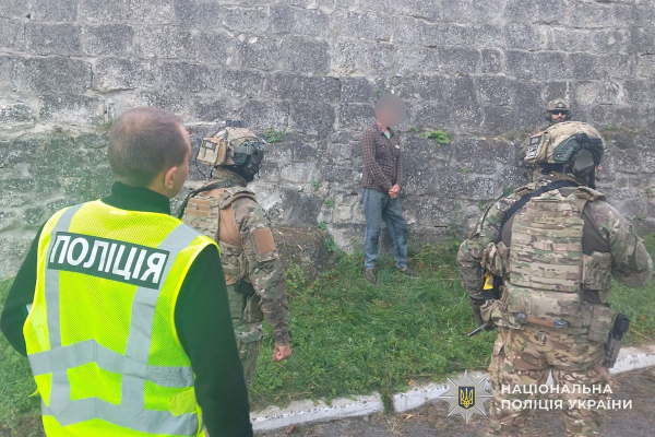 Незаконно торгував зброєю: у Збаражі чоловікові оголосили підозру (фото)