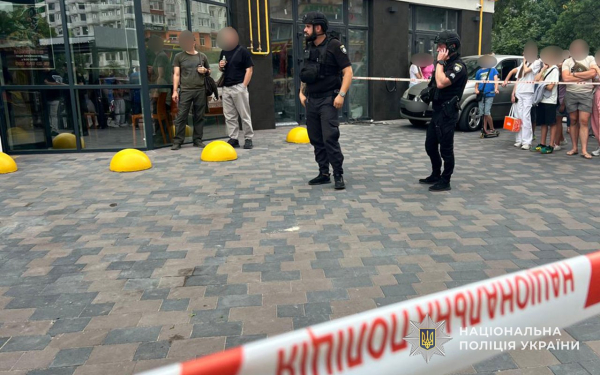 На вулиці Коновальця у Тернополі під час земляних робіт засипало двох людей (фото)