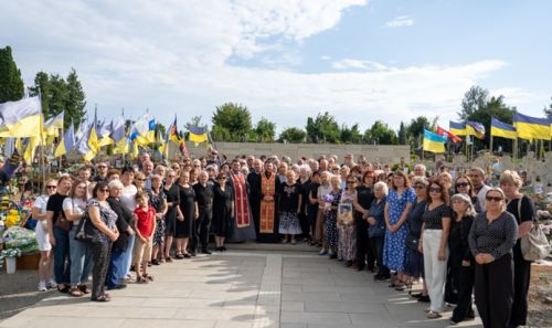 Молилися за полеглих воїнів: на Пантеоні Героїв у Тернополі панахиду очолив кардинал Микола Бичок