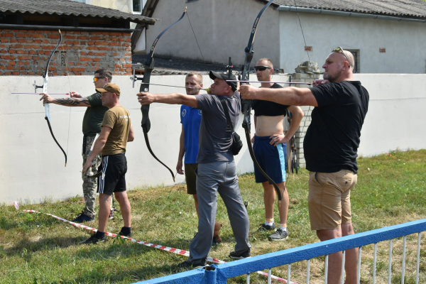 Стрільба з лука, армрестлінг і мініфутбол: у Теребовлі змагалися ветерани з усієї області (фото)