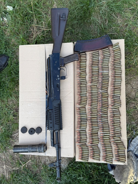 Гранати, патрони, рушниці: на Тернопільщині викрили 4 осіб у незаконному зберіганні зброї (фото)