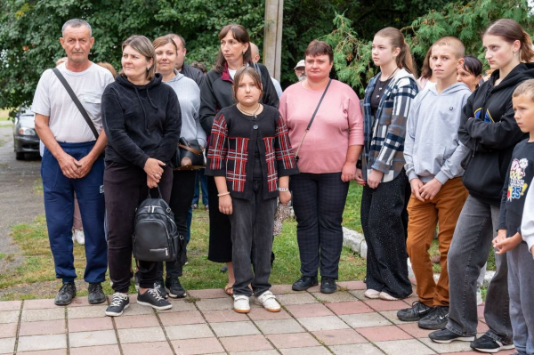 Понад 30 дітей із трьох сіл підвозитимуть новим автобусом до школи на Теребовлянщині (фото)