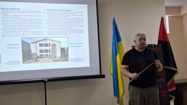 Від Бандери до російсько-української війни: у музеї Тернополя презентували новий фотоальбом (фото)
