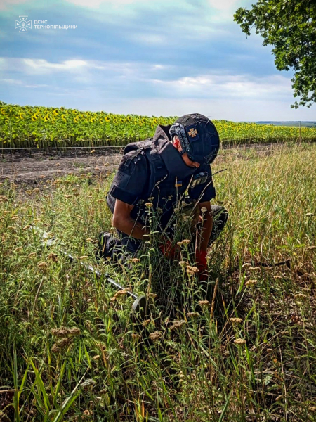 Піротехніки з Тернопільщини розміновують Харківщину після бойових дій (фото)