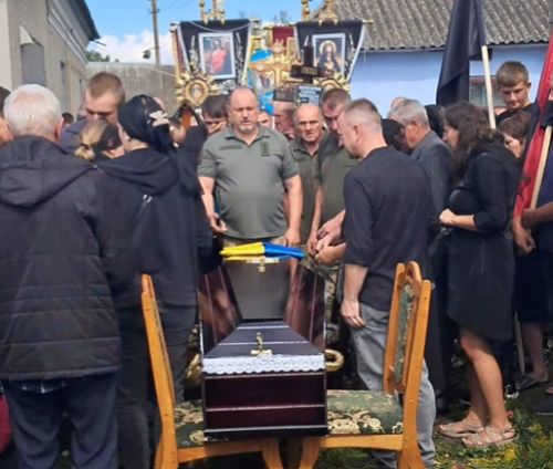 Микулинецька громада провела в останню дорогу полеглого воїна Василя Пелехатого (відео)