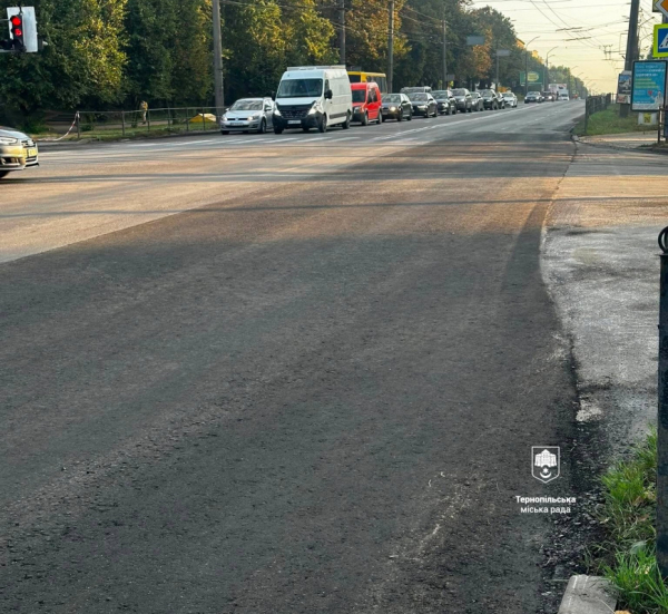 Відремонтували дорогу на перехресті в Тернополі (ФОТО)