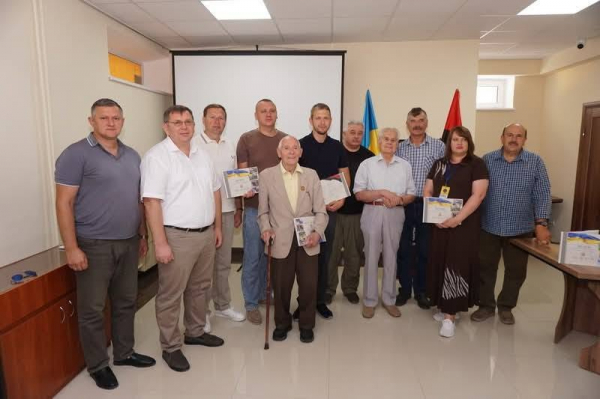 Від Бандери до російсько-української війни: у музеї Тернополя презентували новий фотоальбом (фото)